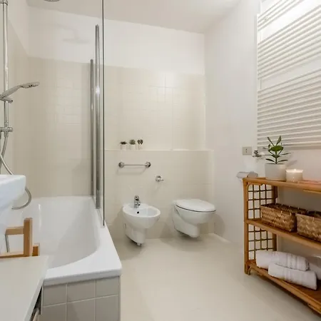 Front Casa Giulia! Hot Tub, Garden, Gym, Ac, Pk! Dom wakacyjny