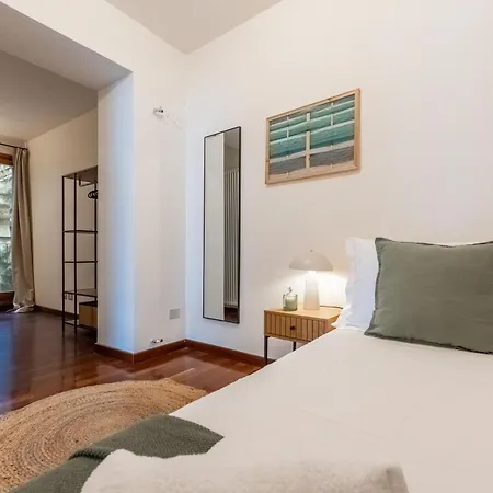 Dom wakacyjny Front Casa Giulia! Hot Tub, Garden, Gym, Ac, Pk!