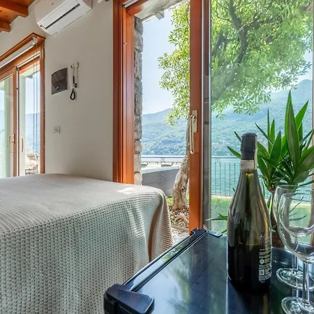 Dom wakacyjny Front Casa Giulia! Hot Tub, Garden, Gym, Ac, Pk!