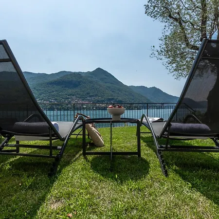 Dom wakacyjny Front Casa Giulia! Hot Tub, Garden, Gym, Ac, Pk!