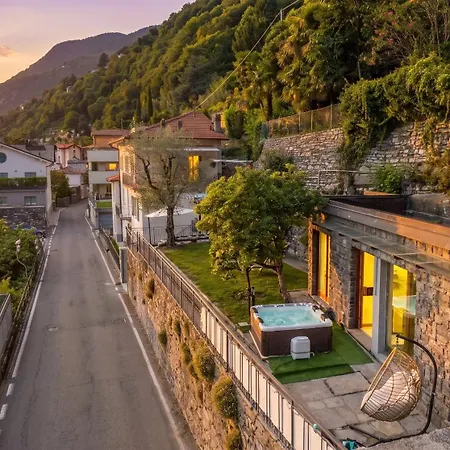 Dom wakacyjny Front Casa Giulia! Hot Tub, Garden, Gym, Ac, Pk!